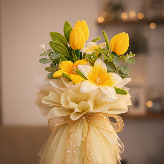 Close-up handgemaakte chenilledraad bloemen geel crème afstudeerboeket